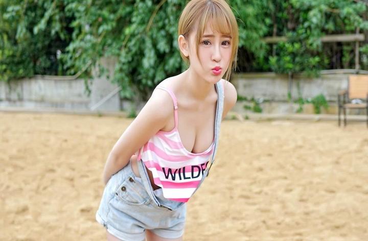 张婉莹参加学校活动